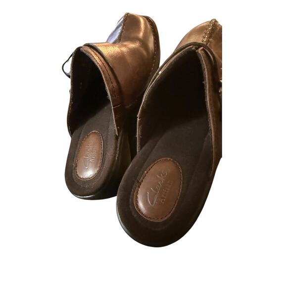 Clarks Brown Leather Artisan  Mule Clogs – Women’s 6.5 Wide - Picture 2 of 3